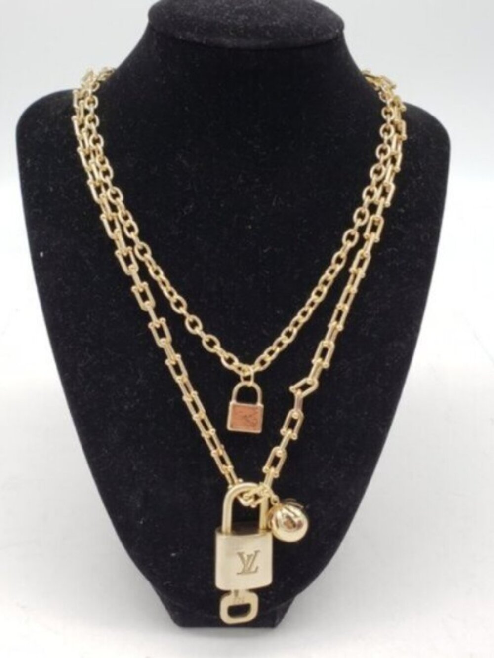 Authentic Louis Vuitton Lock & Key W/ Unbranded Stainless Steel Gold Heart Chain